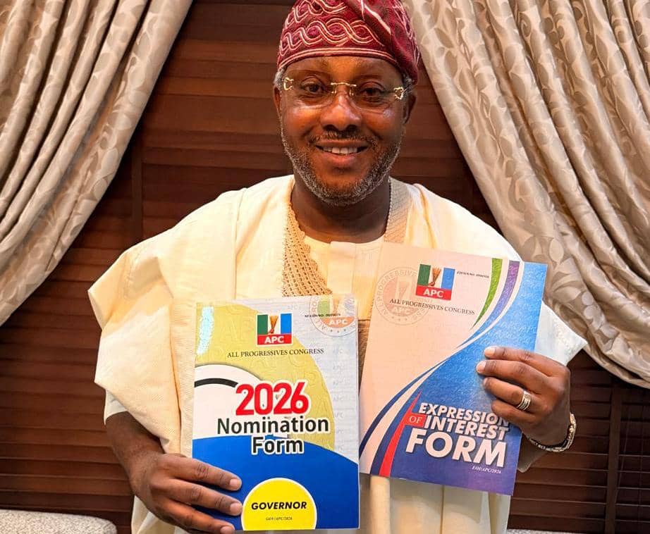 Read more about the article BREAKING: Araba Picks APC EOI, Nomination Form, Emerges Frontrunner in Kwara Guber Race