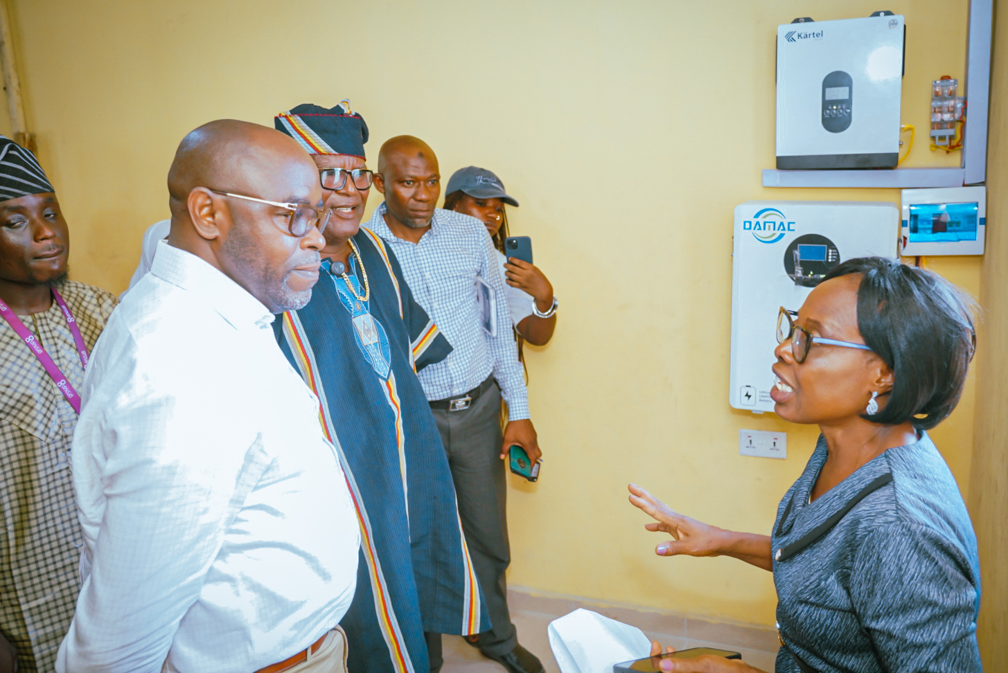 Read more about the article Elegushi Foundation donates solar electricity, furniture to Lagos school