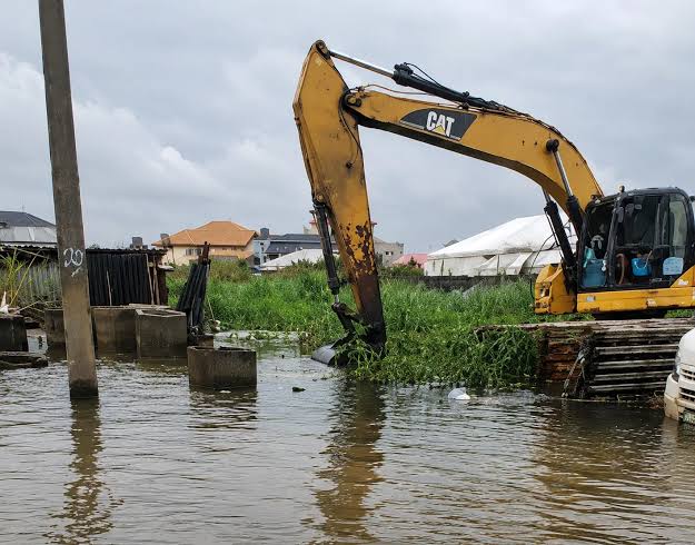 Read more about the article This Is Govt That Works, Lagos Residents Hail Swamp Buggy Deployment In Ogombo, Awoyaya, Iponri