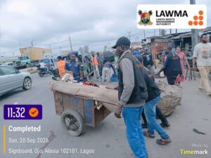 Read more about the article LAWMA Enforcement Team Cracks Down on Cart Pushers Along Lagos-Badagry Expressway
